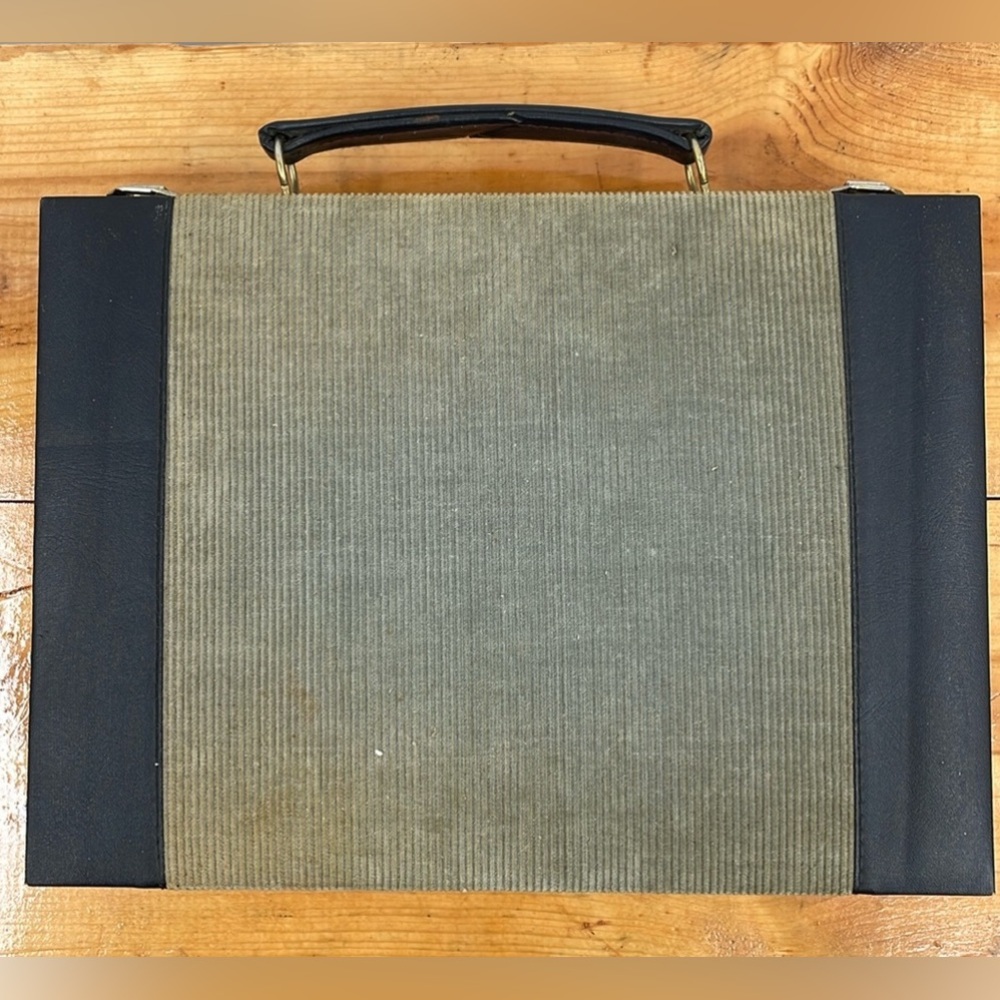 Vintage 60’s Backgammon Set Complete with Corduroy Case & instructions - Picture 9 of 11